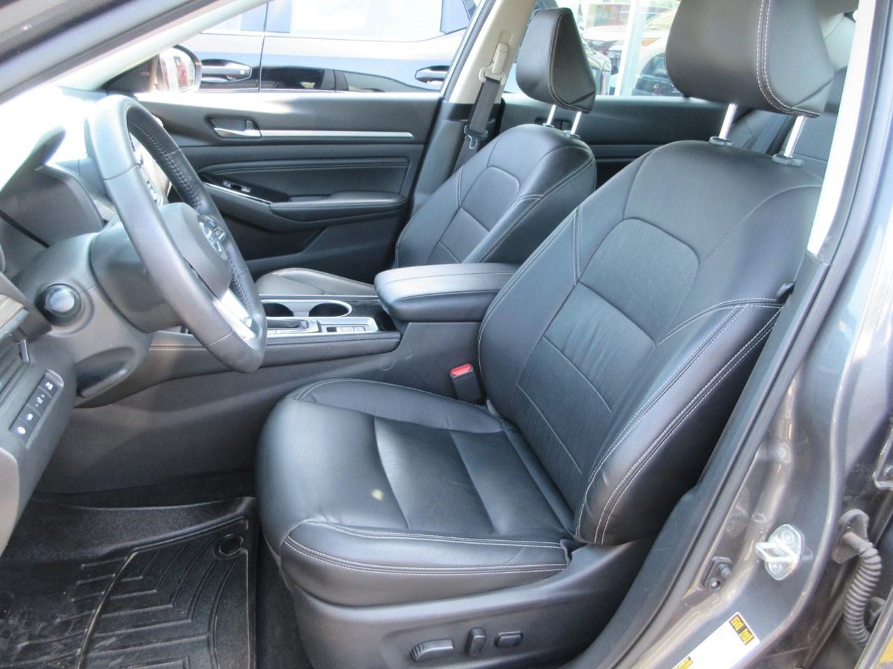 2021 Nissan Altima 2.5 Platinum Sedan Photo