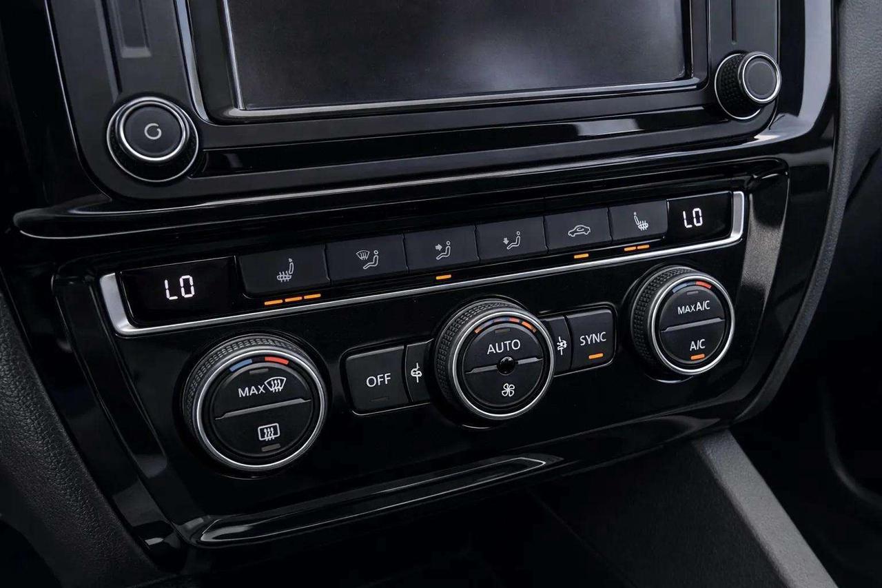 2017 Volkswagen Jetta 1.4 TSI Wolfsburg Edition Photo