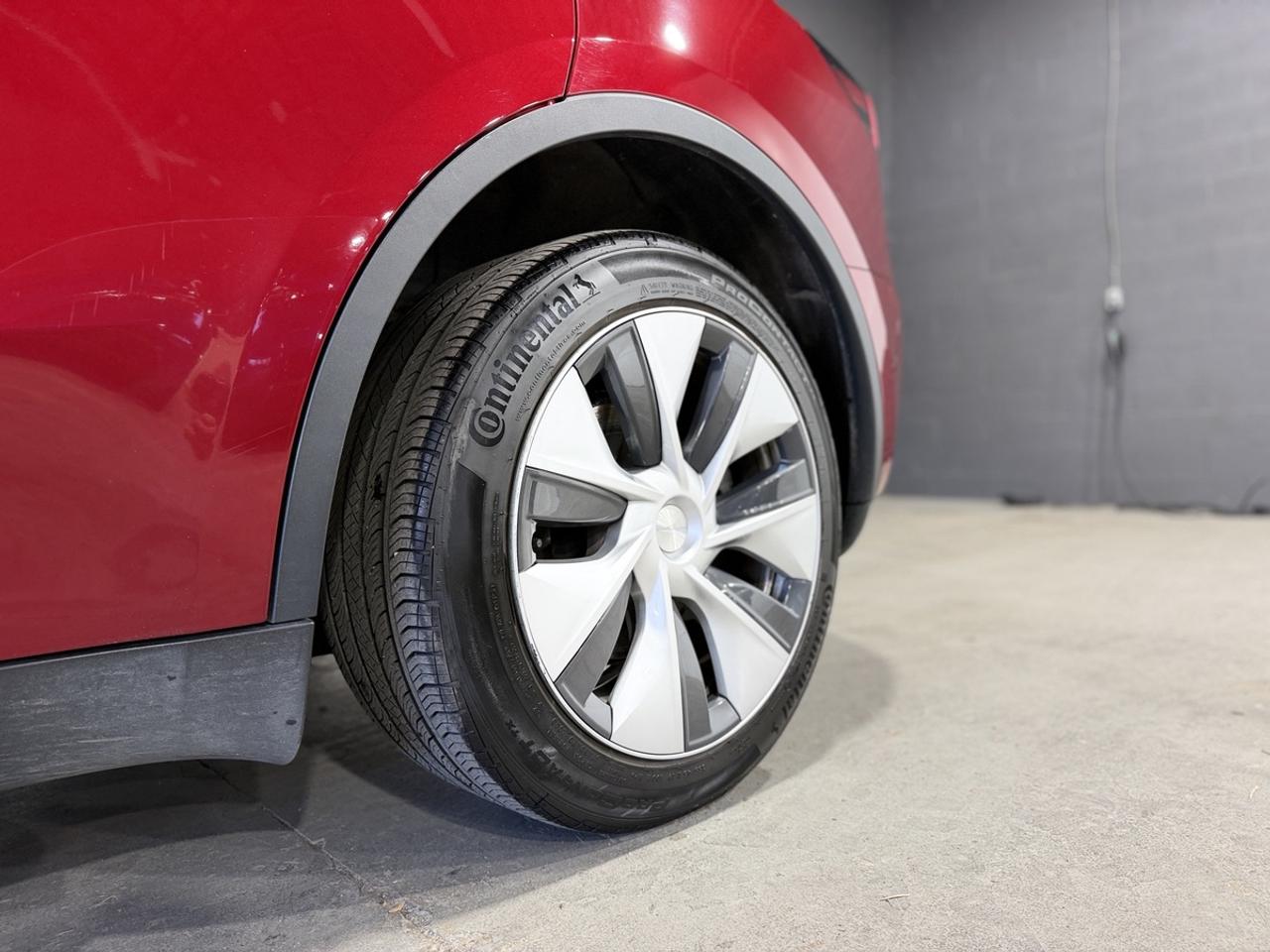 2024 Tesla Model Y LONG RANGE Photo