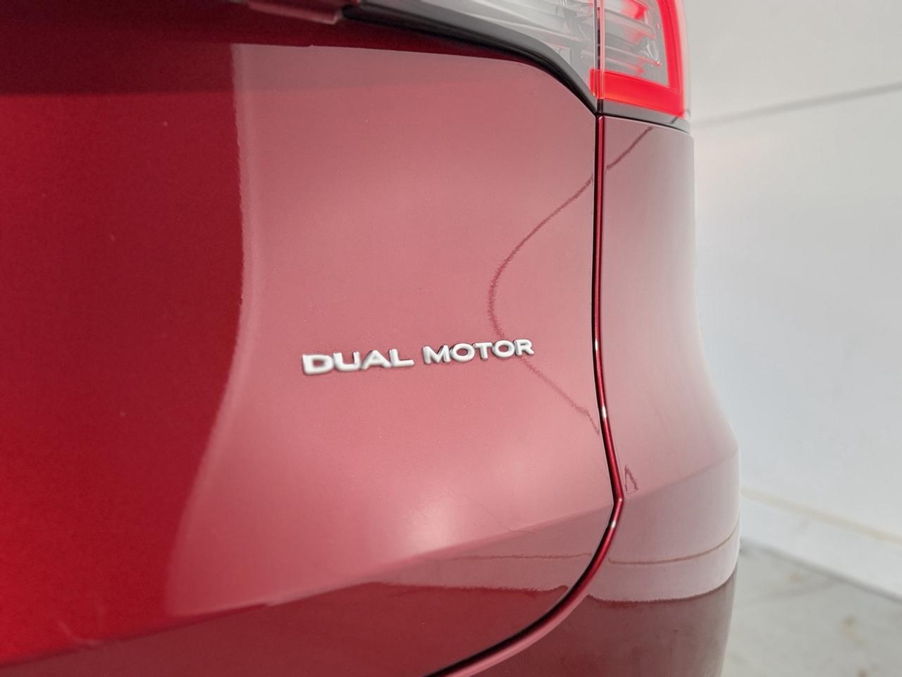 2024 Tesla Model Y LONG RANGE Photo