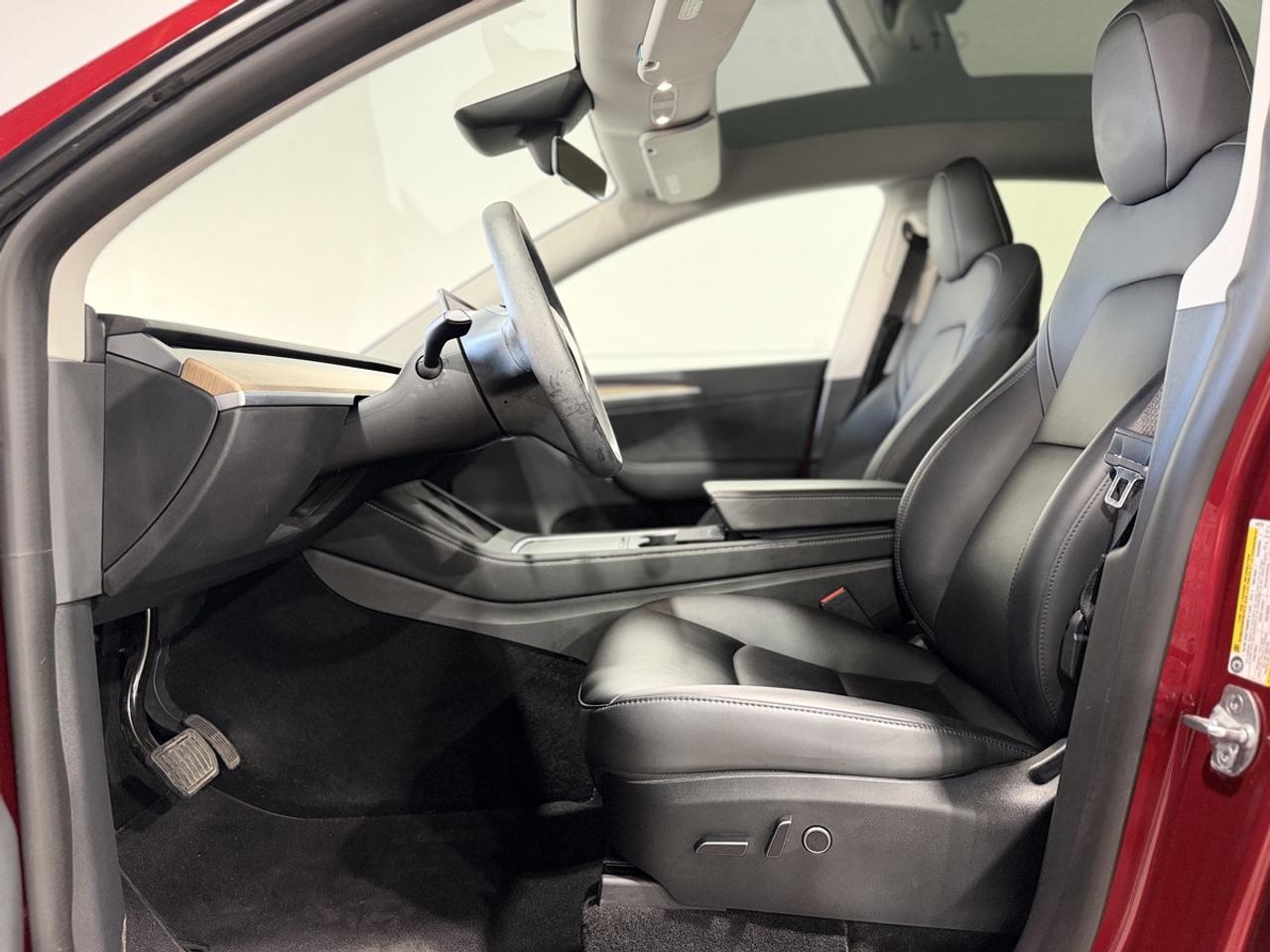 2024 Tesla Model Y LONG RANGE Photo