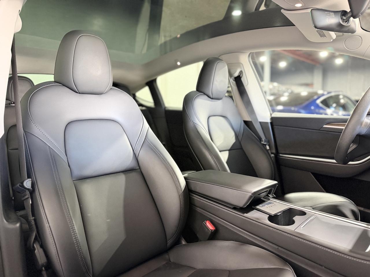 2024 Tesla Model Y LONG RANGE Photo