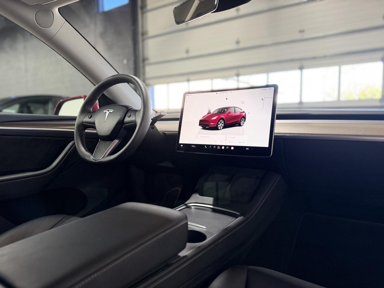 2024 Tesla Model Y LONG RANGE Photo