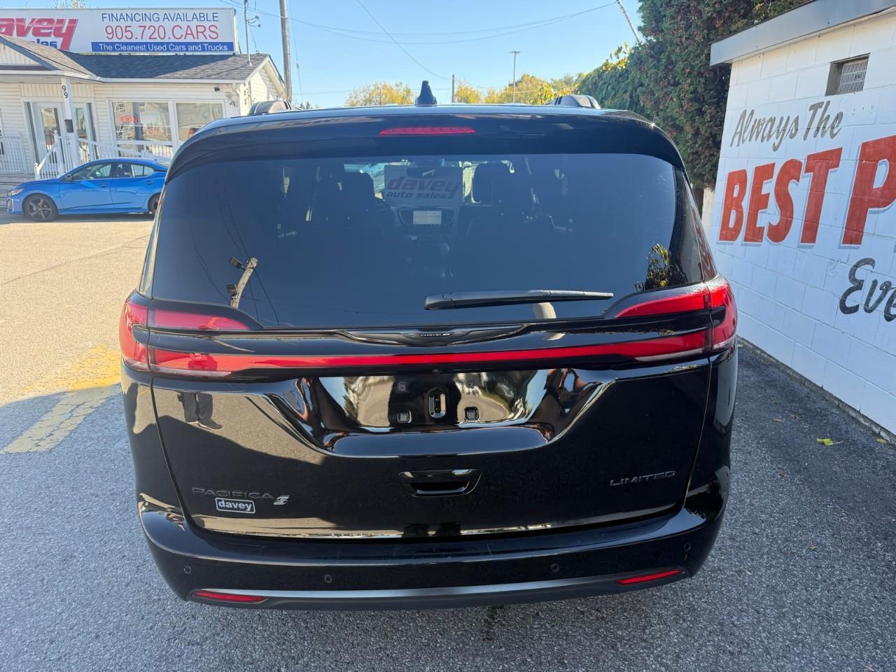 2025 Chrysler Pacifica Limited Front-Wheel Drive Passenger Van Photo