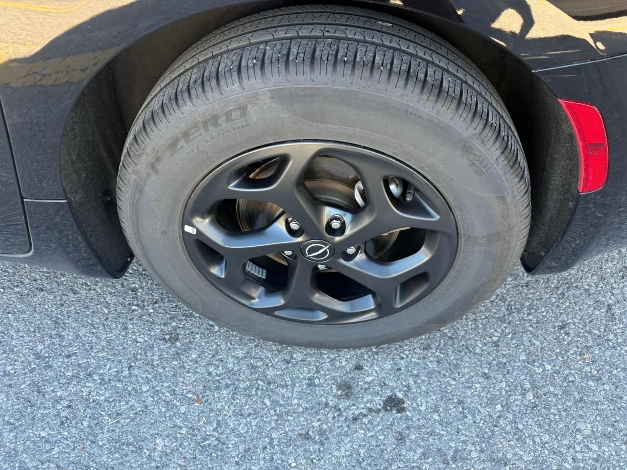 2025 Chrysler Pacifica Limited Front-Wheel Drive Passenger Van Photo