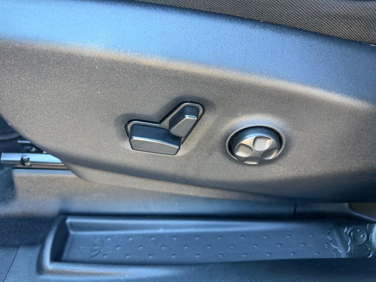 2025 Chrysler Pacifica Limited Front-Wheel Drive Passenger Van Photo