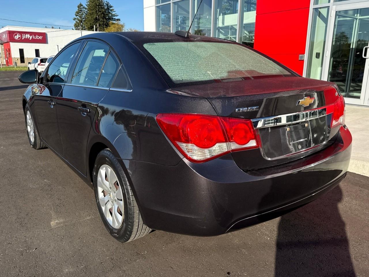 2016 Chevrolet Cruze Limited LT 1LT 4dr Sedan Photo2