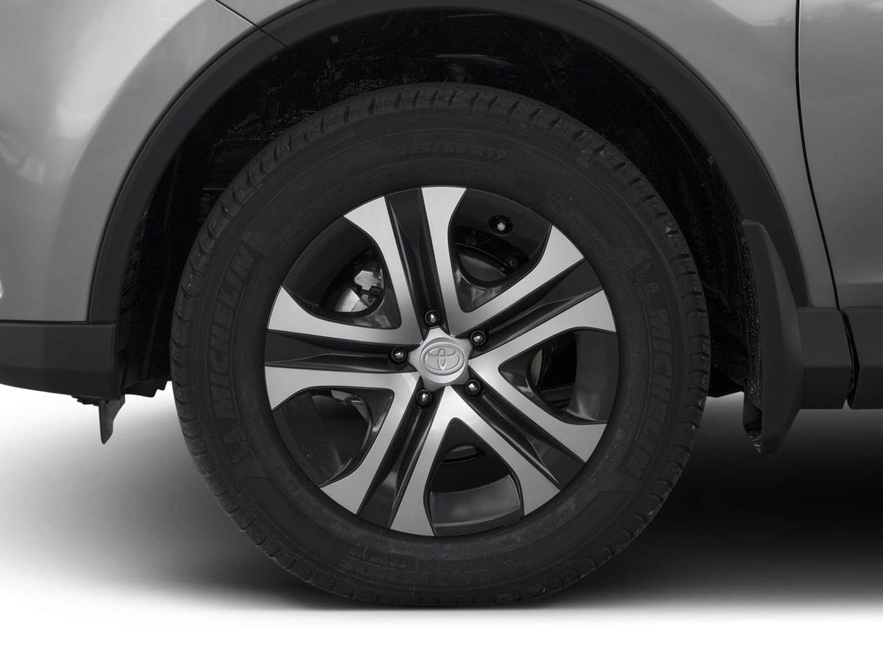 2017 Toyota RAV4 LE Photo