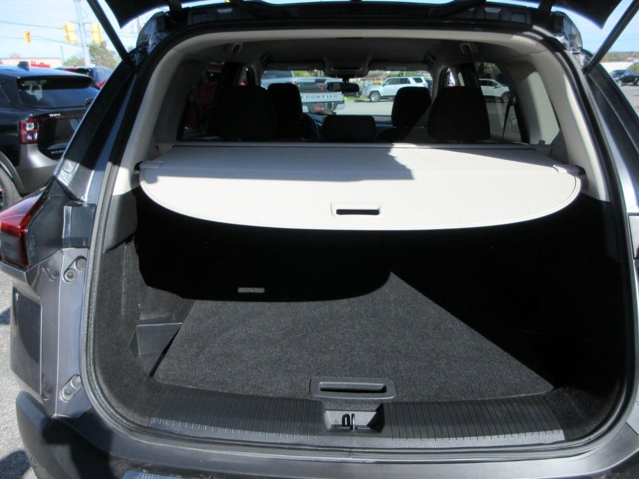 2022 Nissan Rogue FWD S Photo4
