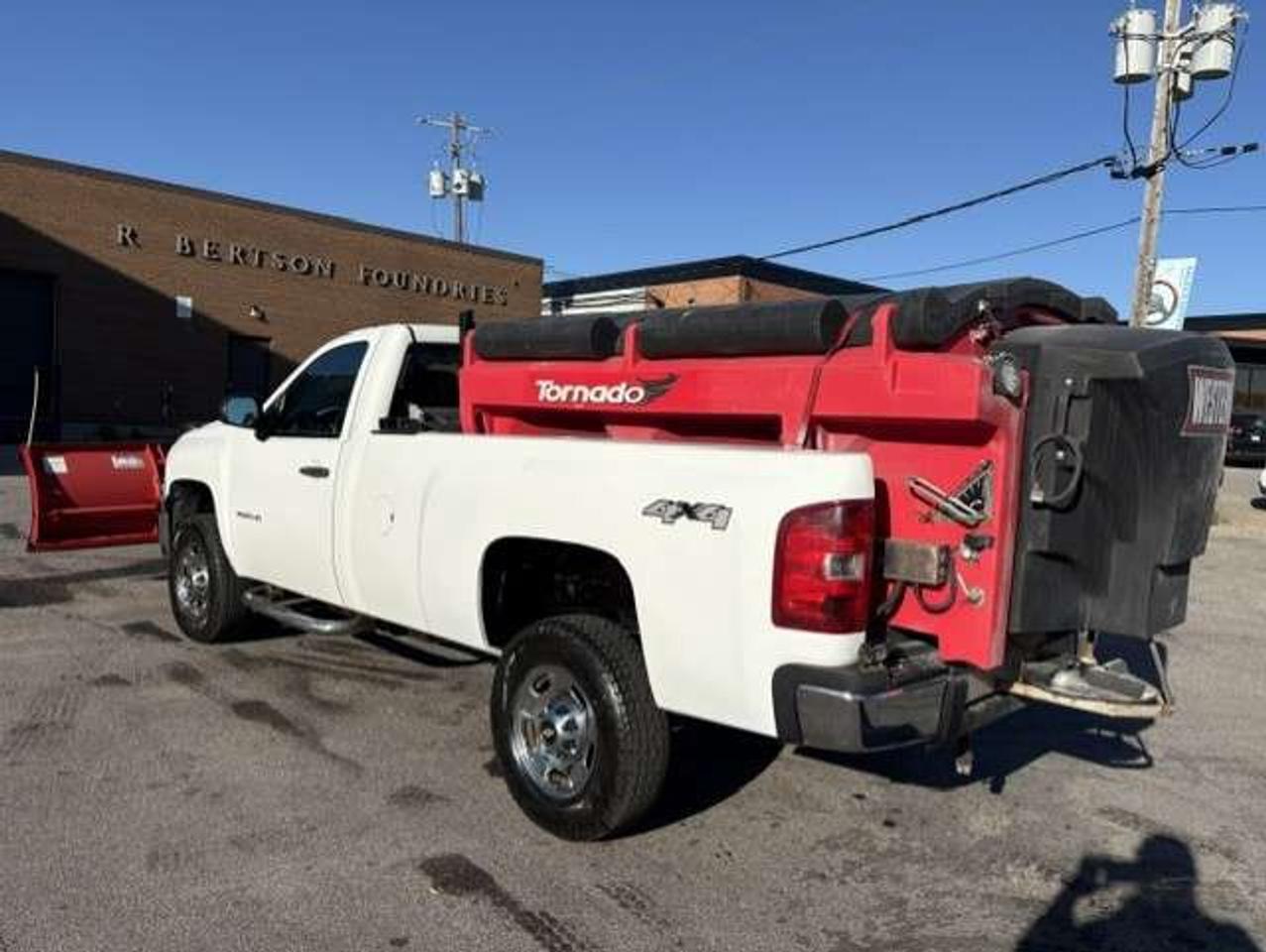 2011 Chevrolet Silverado 2500 4X4 ONLY 43,000KM-WESTERN SNOW PLOW-TORNADO SALTER Photo