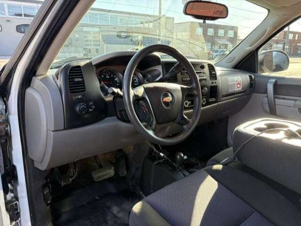2011 Chevrolet Silverado 2500 4X4 ONLY 43,000KM-WESTERN SNOW PLOW-TORNADO SALTER Photo