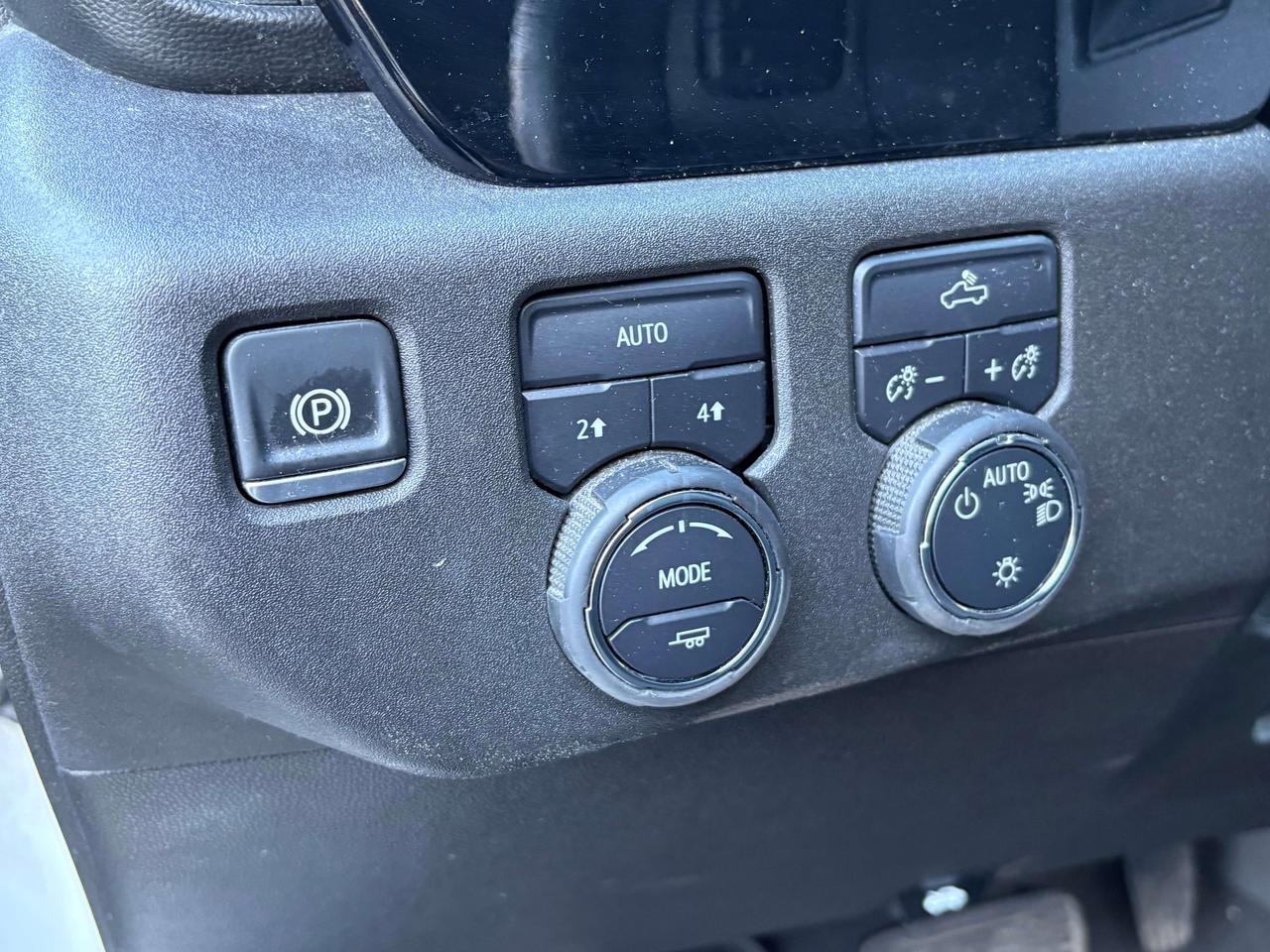 2025 Chevrolet Silverado 1500 LT Photo