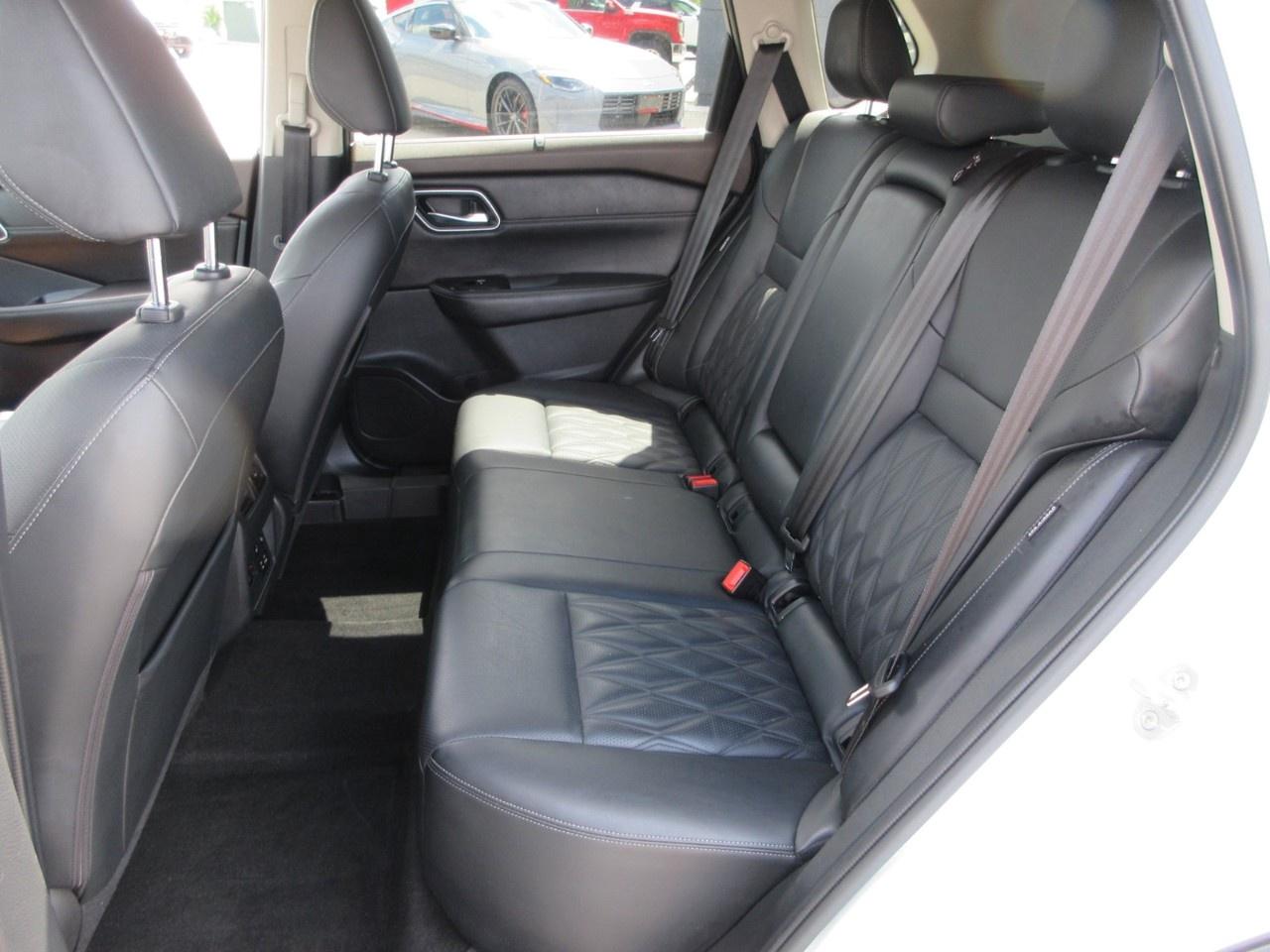 2022 Nissan Rogue AWD Platinum Photo