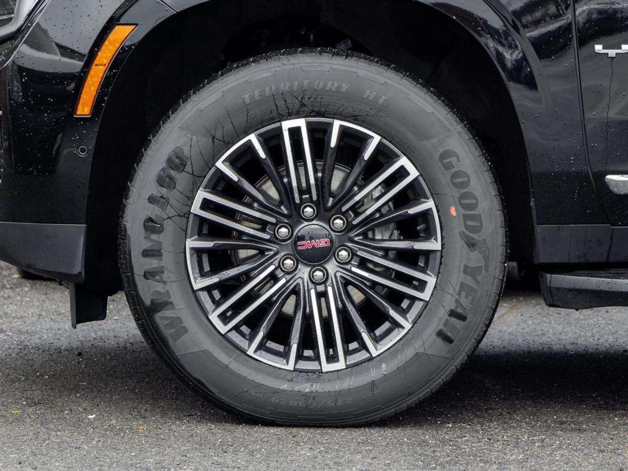 2025 GMC Yukon 4WD 4dr Elevation Photo4