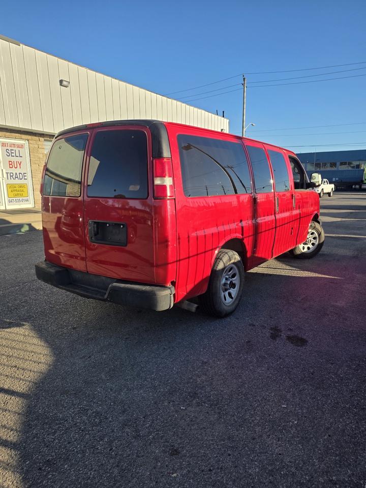2011 GMC Savana LS Photo3