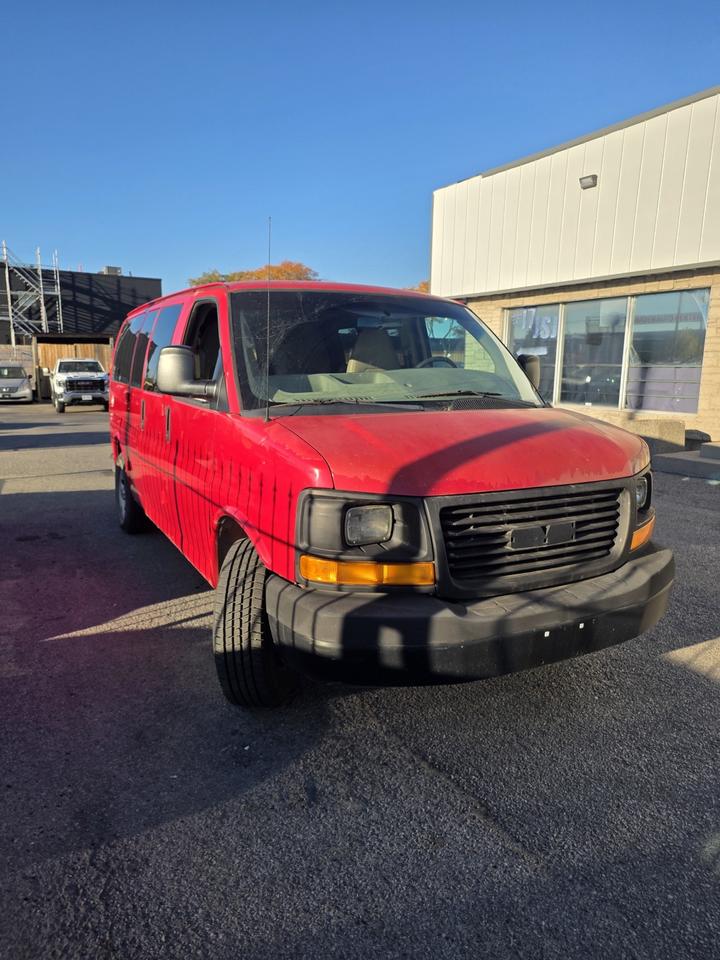2011 GMC Savana LS Photo5