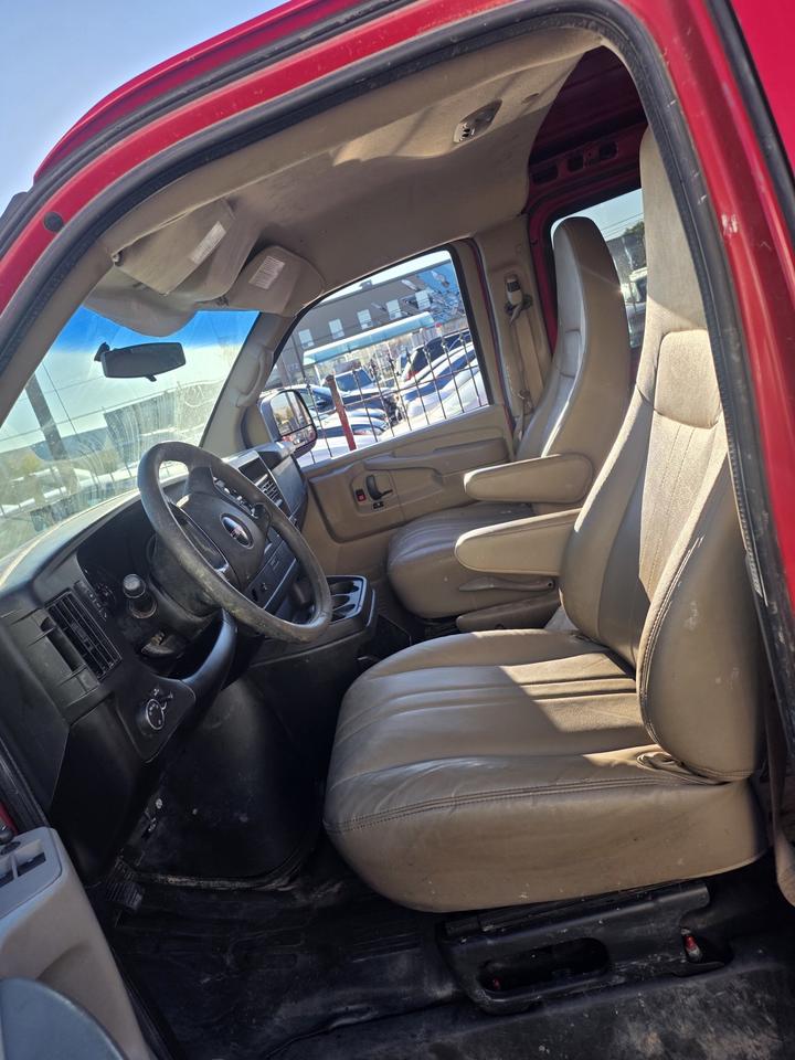 2011 GMC Savana LS Photo