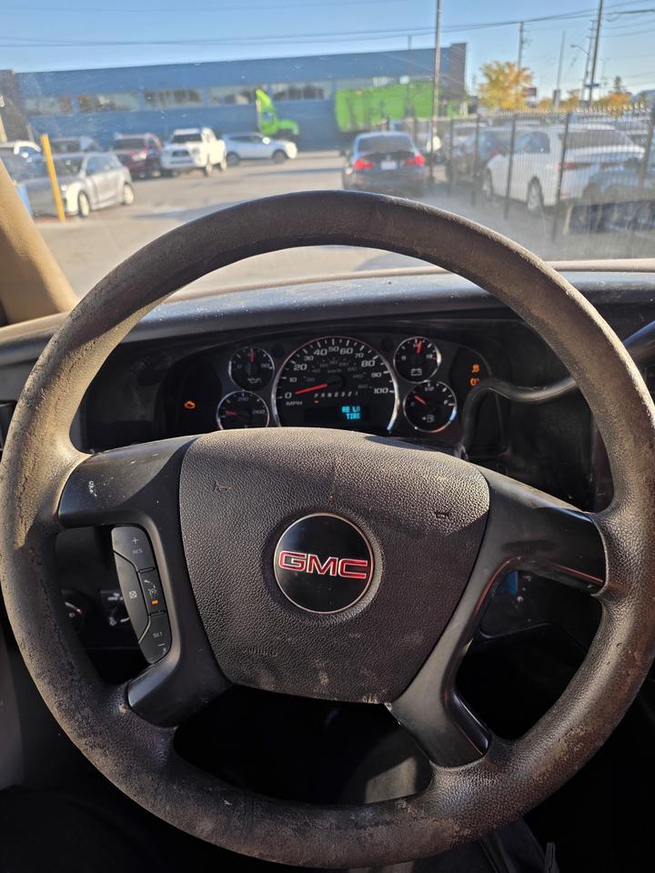 2011 GMC Savana LS Photo