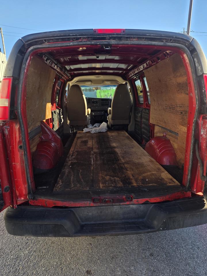 2011 GMC Savana LS Photo