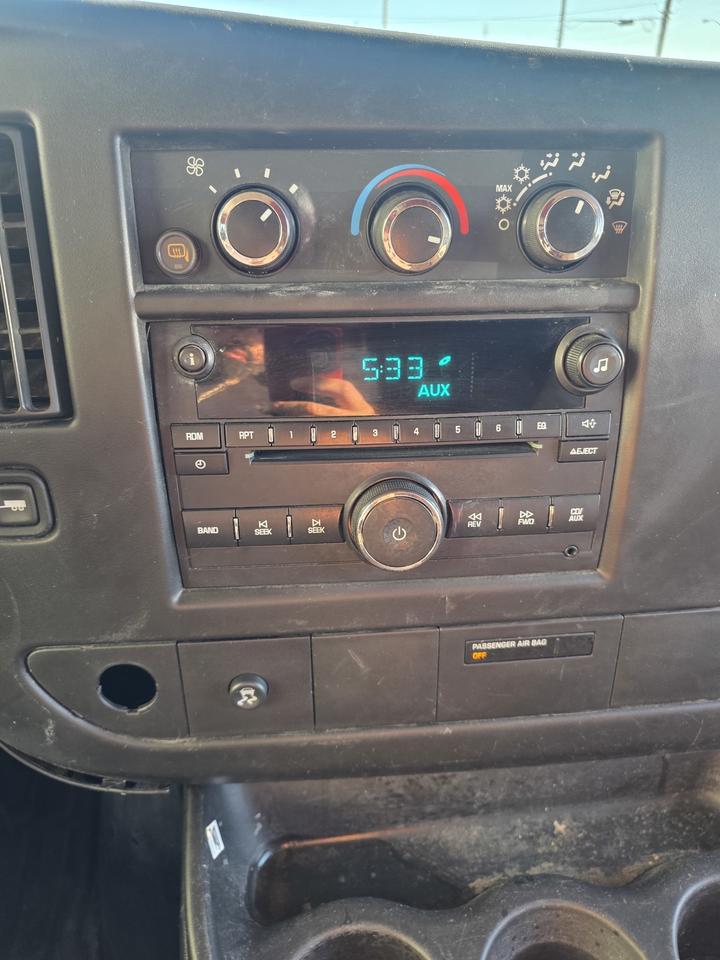 2011 GMC Savana LS Photo