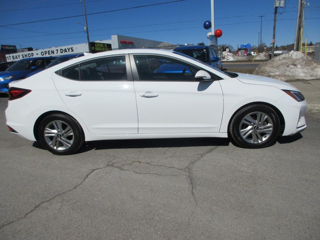 2020 Hyundai Elantra Preferred w/Sun & Safety Package IVT Photo