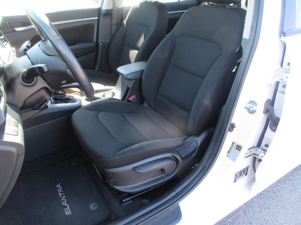 2020 Hyundai Elantra Preferred w/Sun & Safety Package IVT Photo