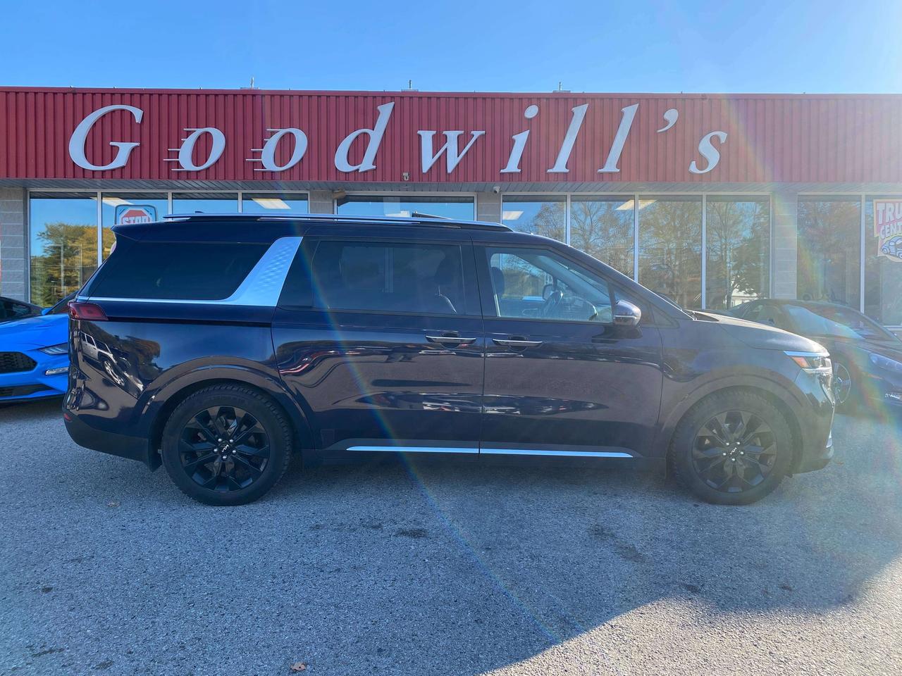 2022 Kia Carnival SX, CLEAN CARFAX, REMOTE START, SUNROOF, 7 PASS! Photo0