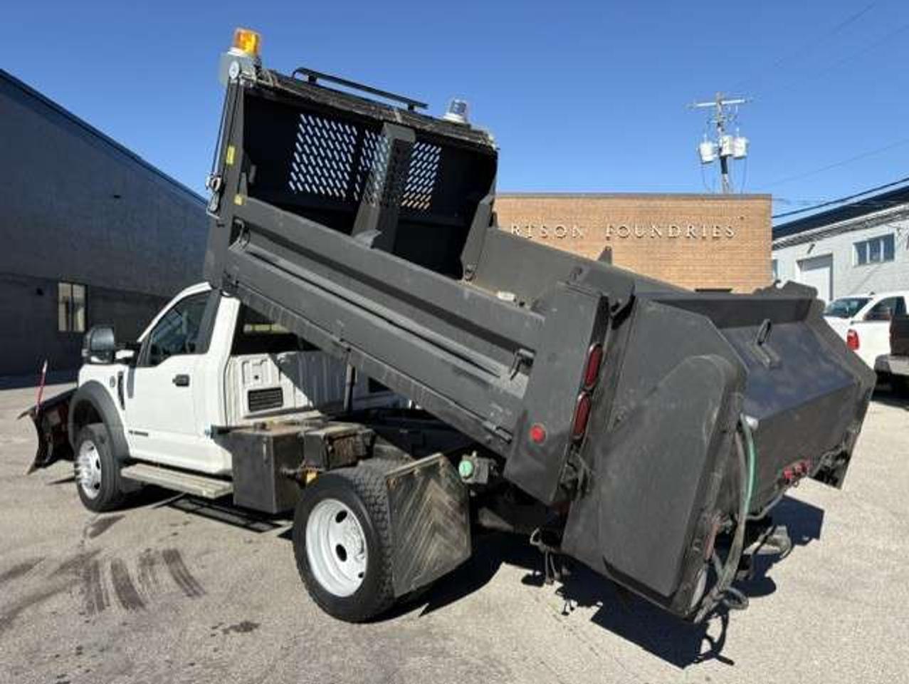 2017 Ford F-450 4X4 DIESEL-9.5FT DUMP BOX-WESTERN SNOW PLOW-SALTER Photo4