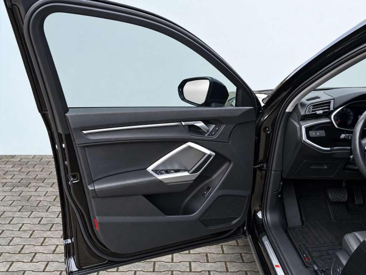 2020 Audi Q3 S LINE / QUATTRO AWD / 2.0T / LEATHER / PANOROOF / HEATED SEATS / BACKUP CAM Photo