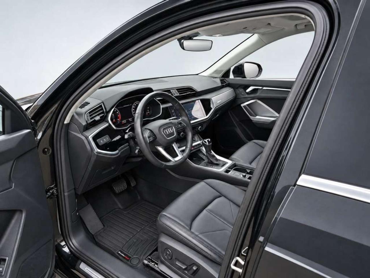 2020 Audi Q3 S LINE / QUATTRO AWD / 2.0T / LEATHER / PANOROOF / HEATED SEATS / BACKUP CAM Photo
