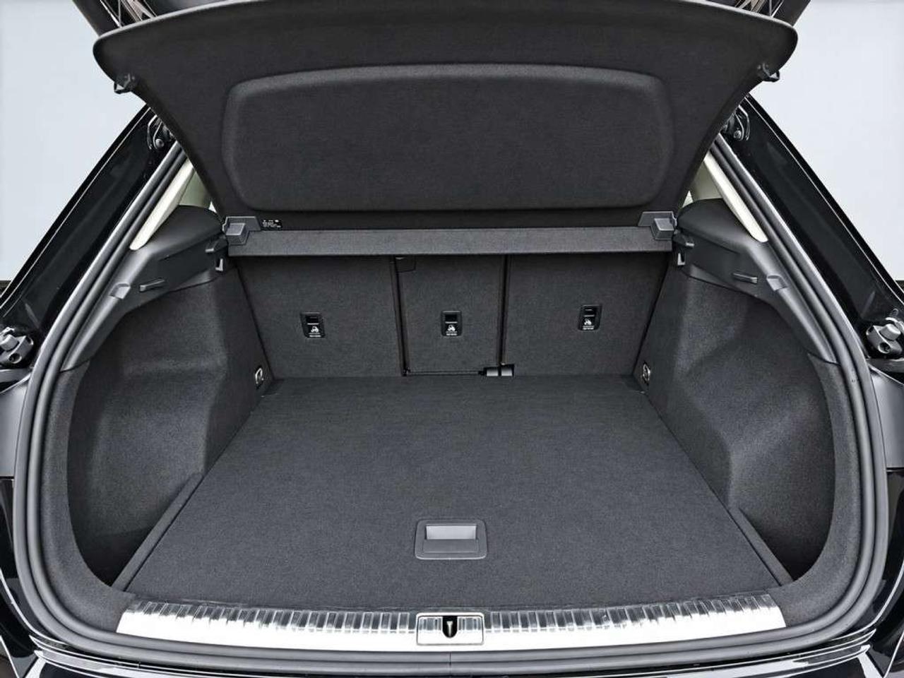 2020 Audi Q3 S LINE / QUATTRO AWD / 2.0T / LEATHER / PANOROOF / HEATED SEATS / BACKUP CAM Photo