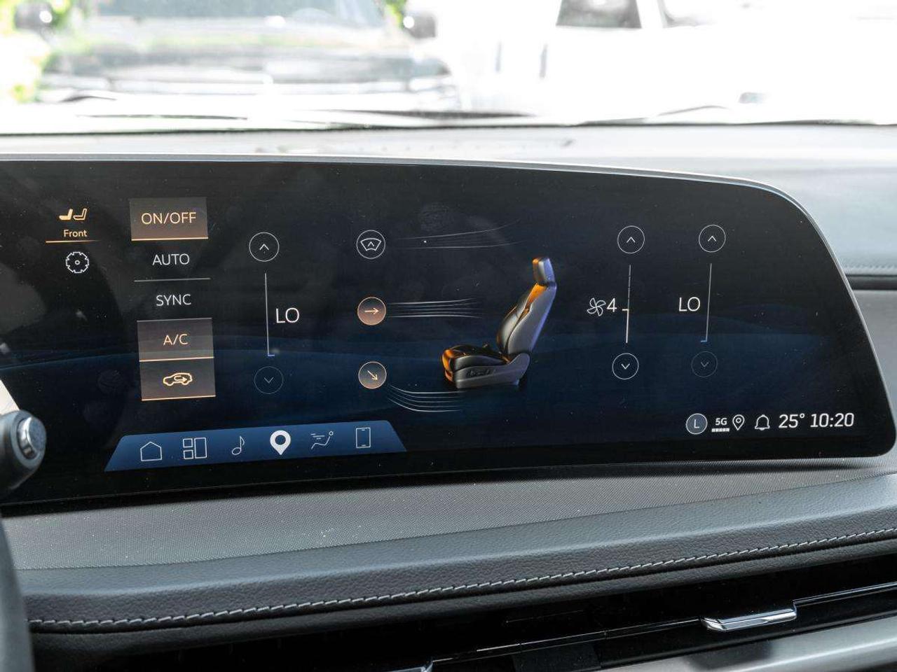 2024 Cadillac XT4 AWD 4dr Luxury Photo