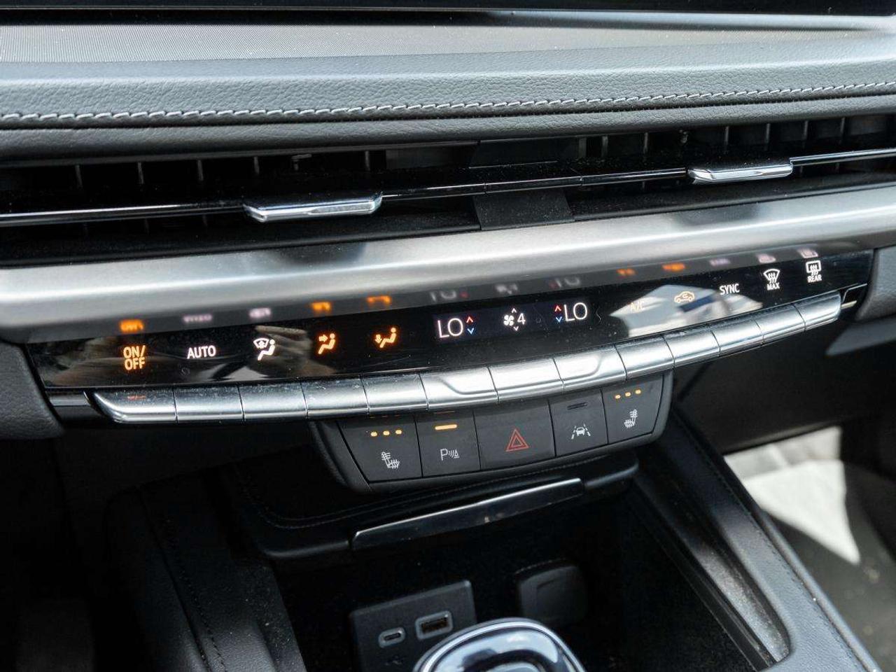 2024 Cadillac XT4 AWD 4dr Luxury Photo