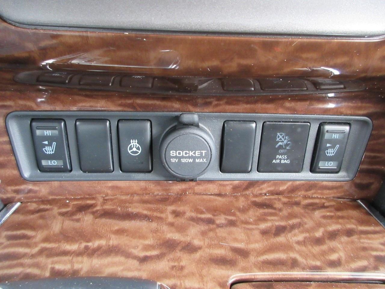 2017 Nissan Armada  Photo