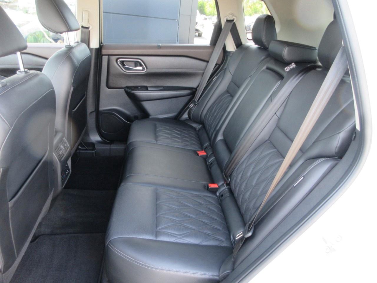 2022 Nissan Rogue AWD Platinum Photo