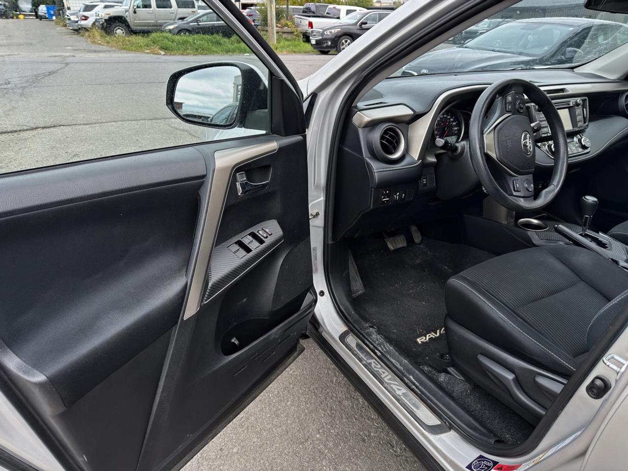 2015 Toyota RAV4 XLE Photo