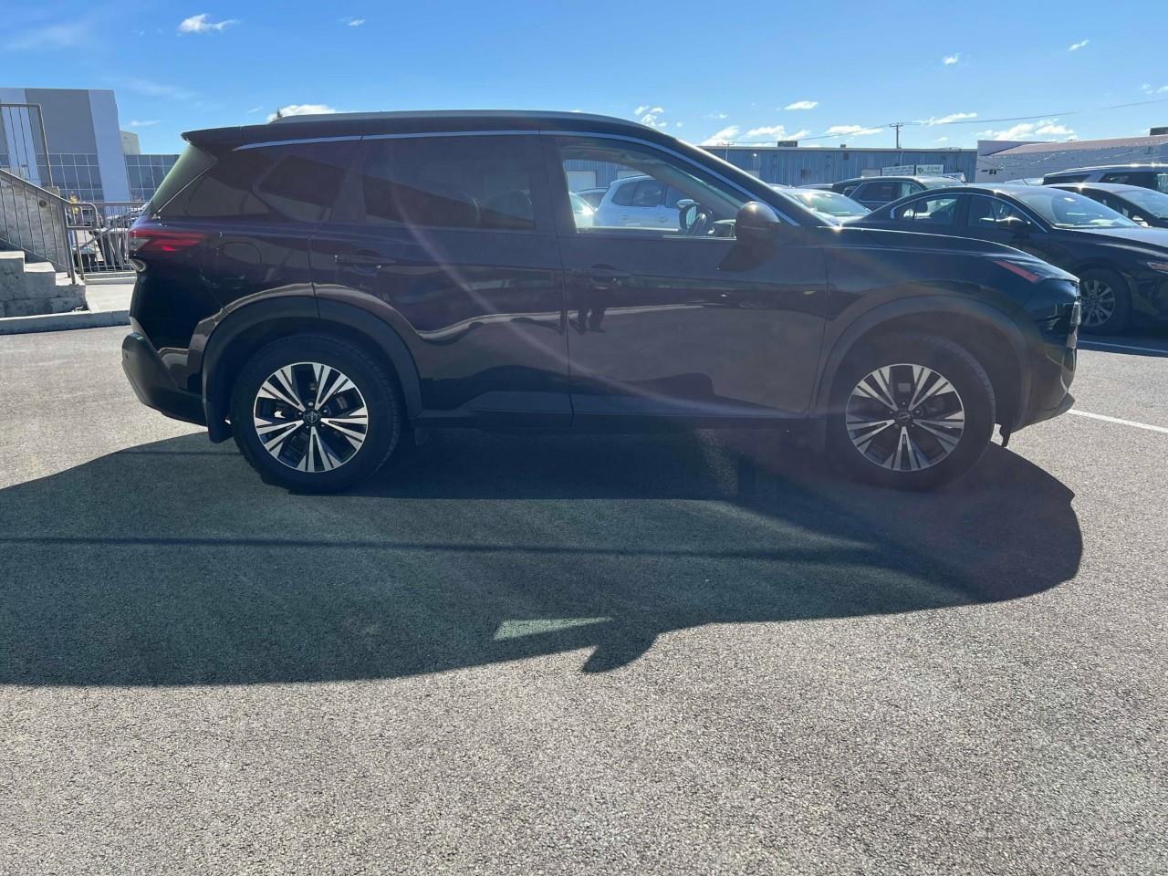 2023 Nissan Rogue  Photo3