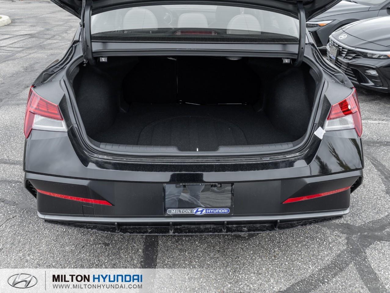 2026 Hyundai Elantra HEV Luxury 4dr Sedan Photo