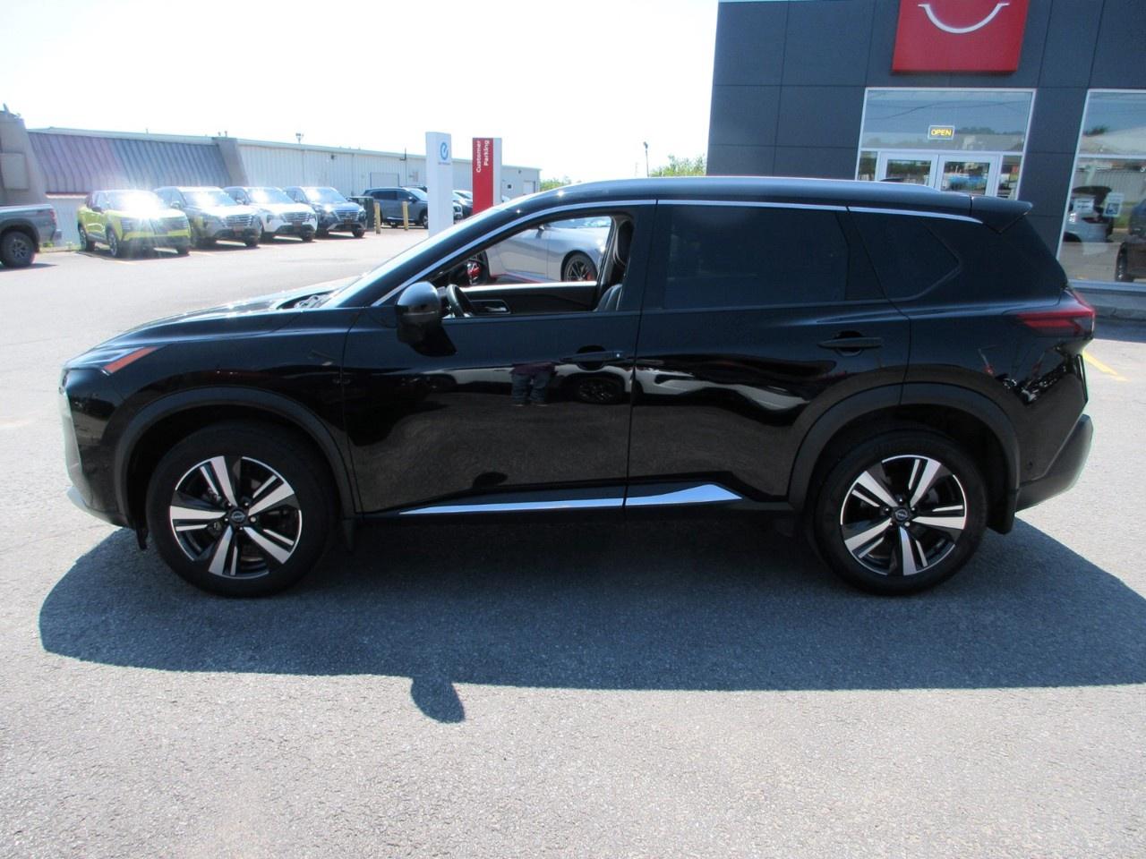 2023 Nissan Rogue AWD Platinum Photo5
