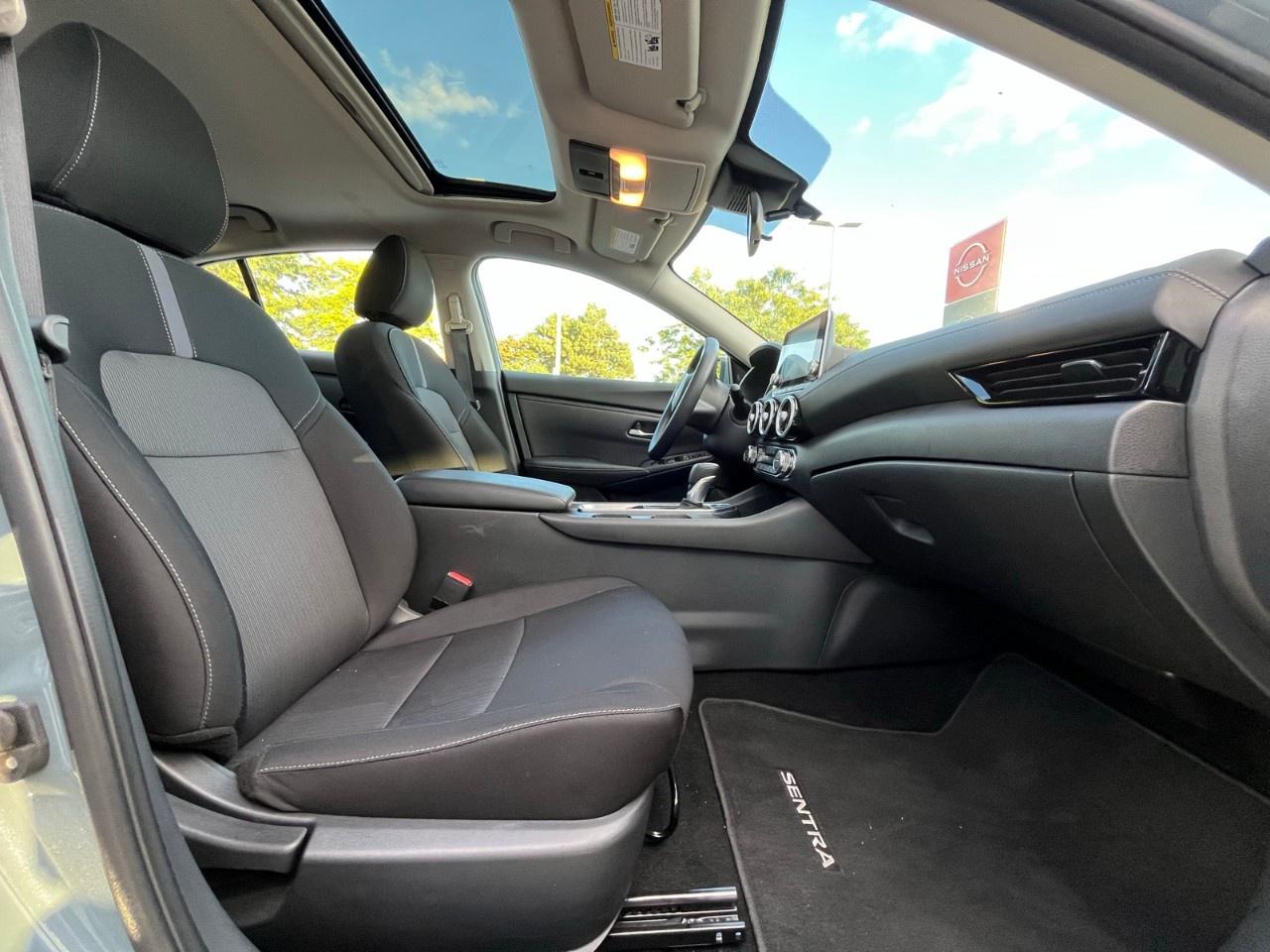 2025 Nissan Sentra SV CVT Photo