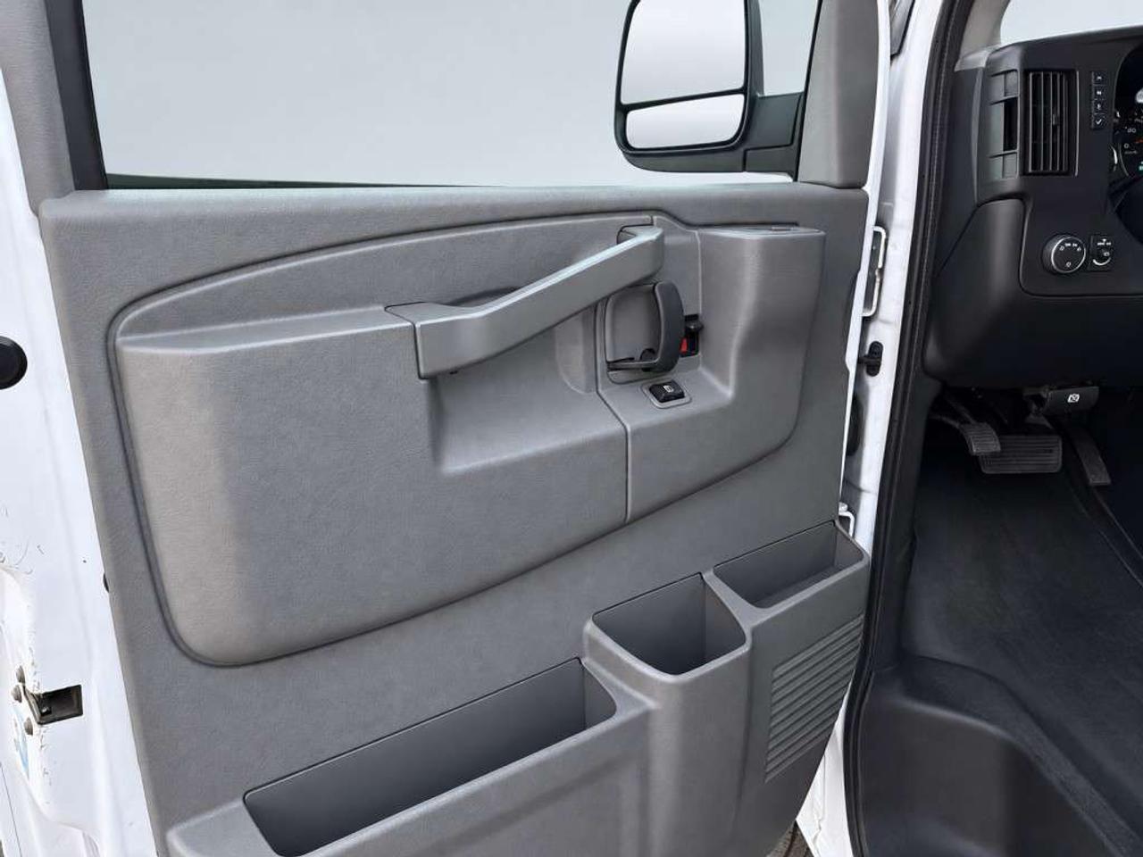2021 Chevrolet Express 2500 2500 / EXTENDED CARGO / 4.3L V6 / RWD / BACKUP CAM / WORK VAN Photo