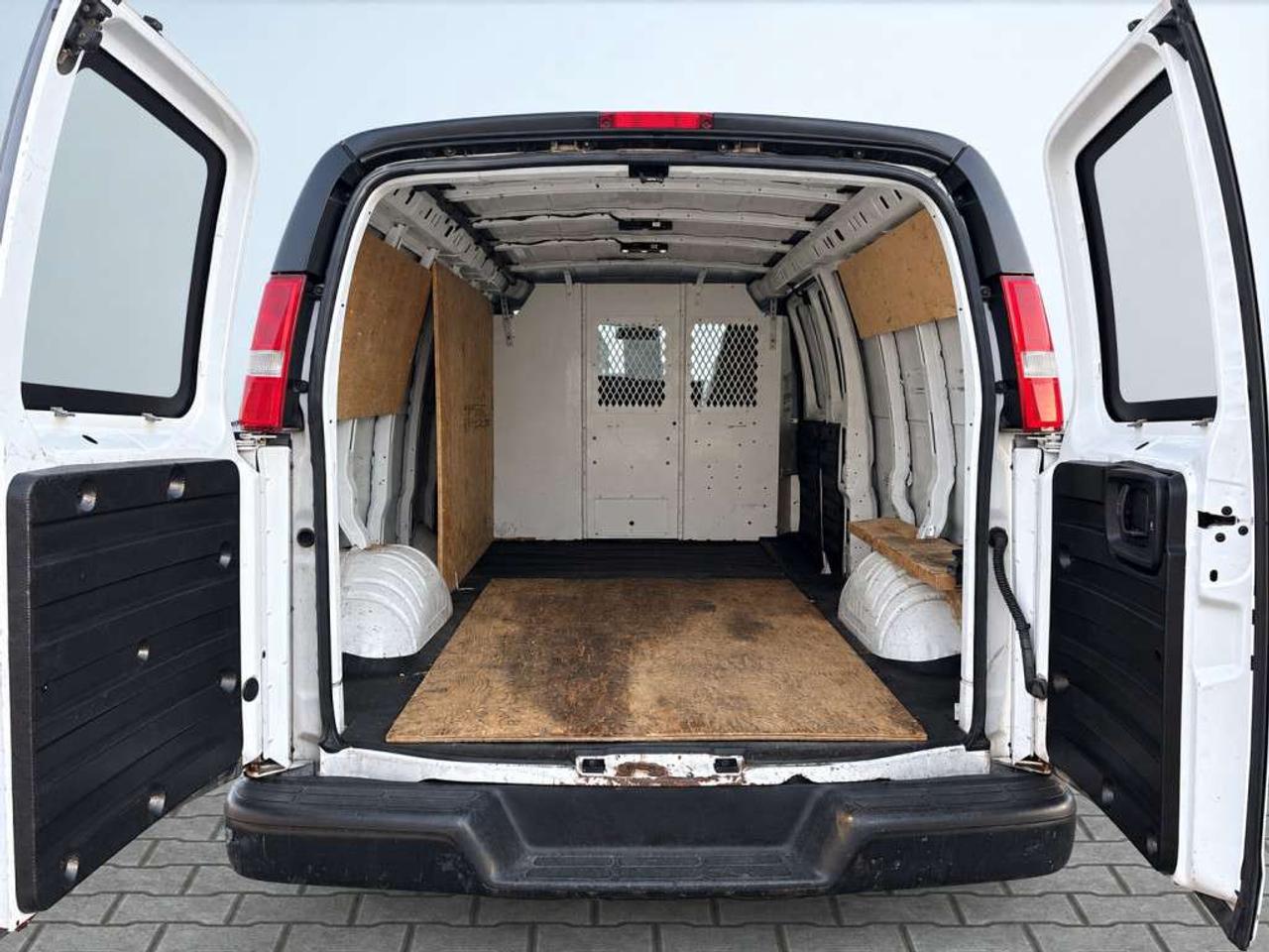 2021 Chevrolet Express 2500 2500 / EXTENDED CARGO / 4.3L V6 / RWD / BACKUP CAM / WORK VAN Photo