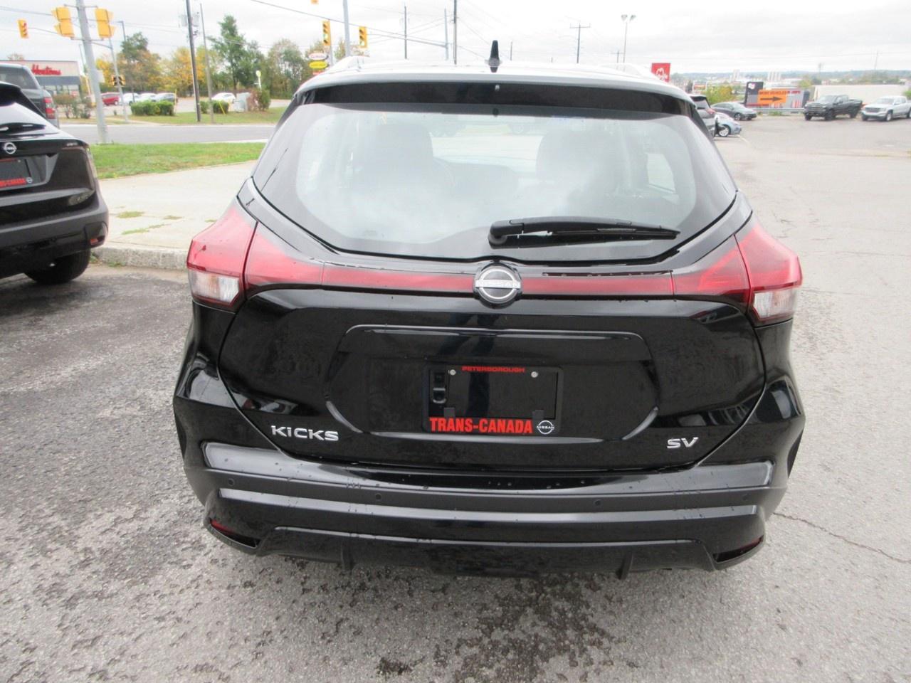 2024 Nissan Kicks SV FWD Photo3