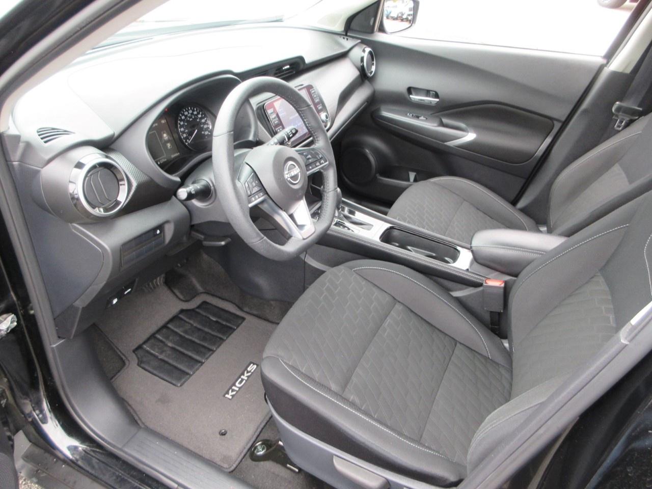 2024 Nissan Kicks SV FWD Photo