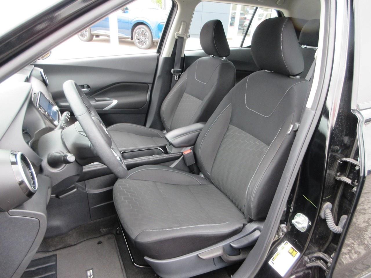 2024 Nissan Kicks SV FWD Photo