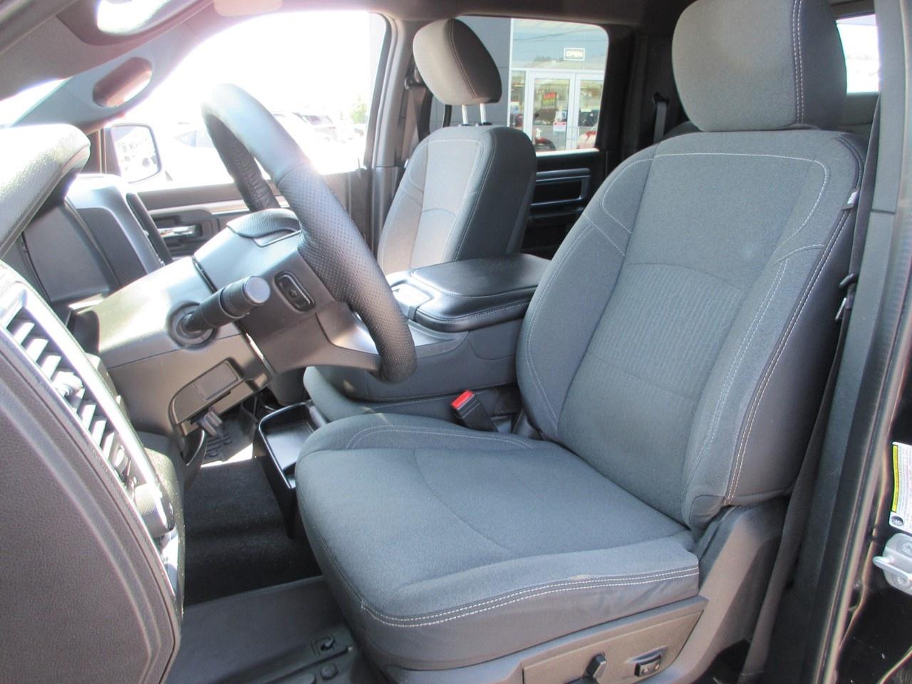 2021 RAM 1500 Classic WARLOCK 4X4 CREW CAB 5'7" BOX Photo