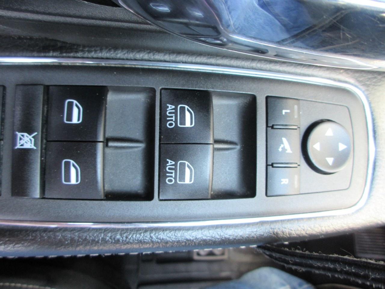 2021 RAM 1500 Classic WARLOCK 4X4 CREW CAB 5'7" BOX Photo