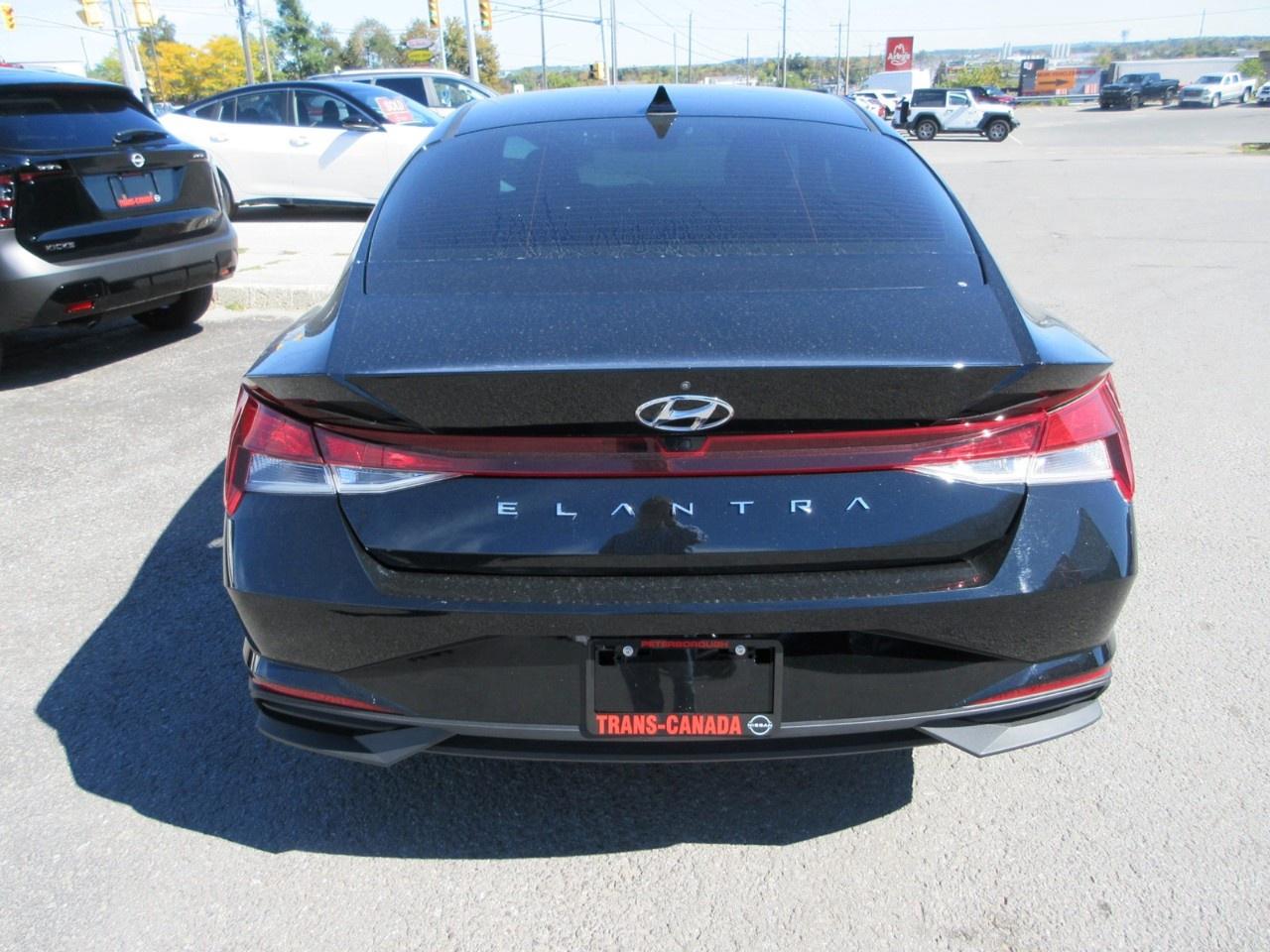 2022 Hyundai Elantra Preferred IVT Photo