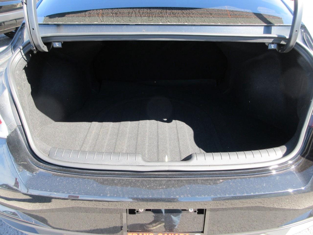 2022 Hyundai Elantra Preferred IVT Photo