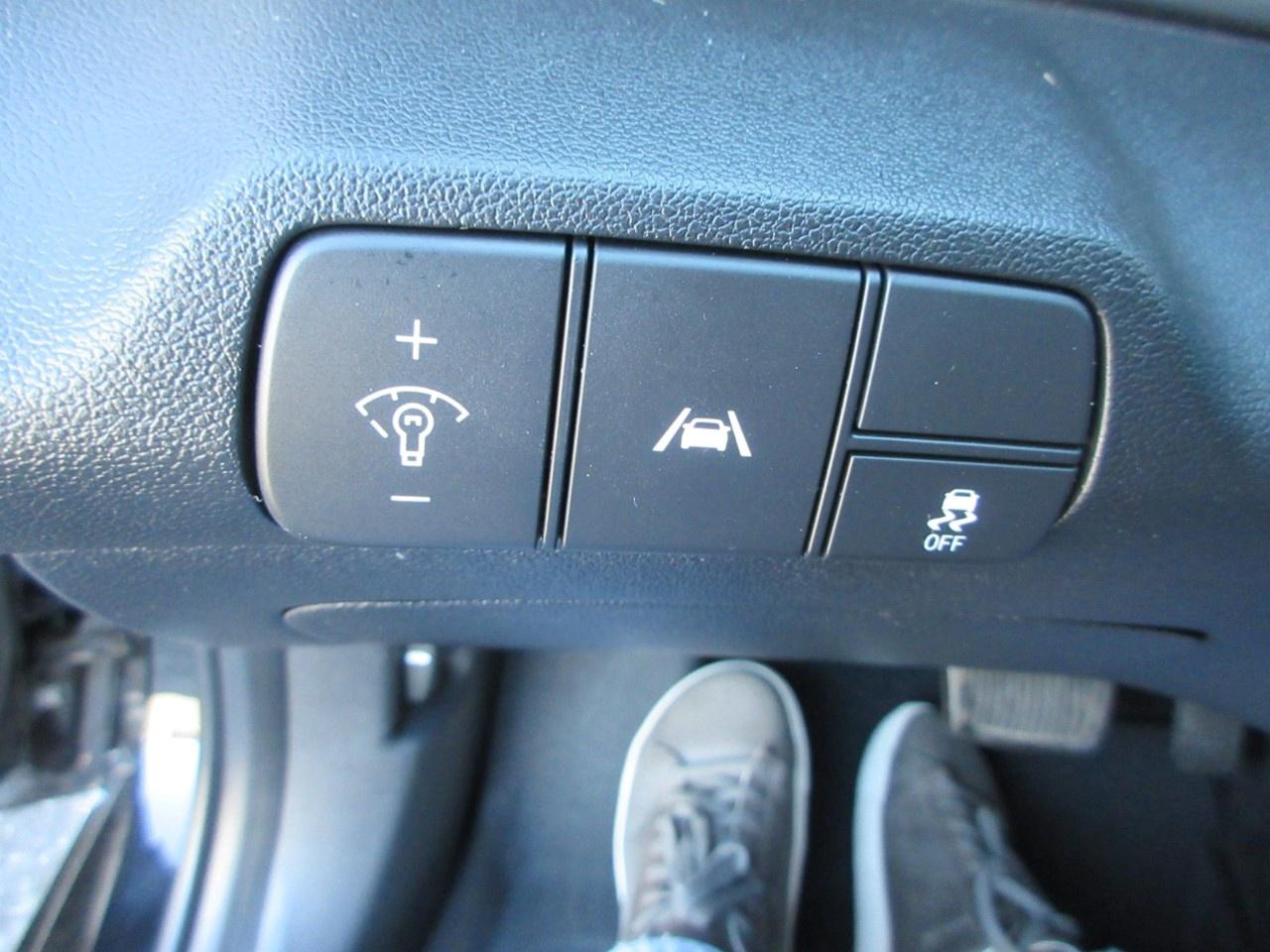 2022 Hyundai Elantra Preferred IVT Photo